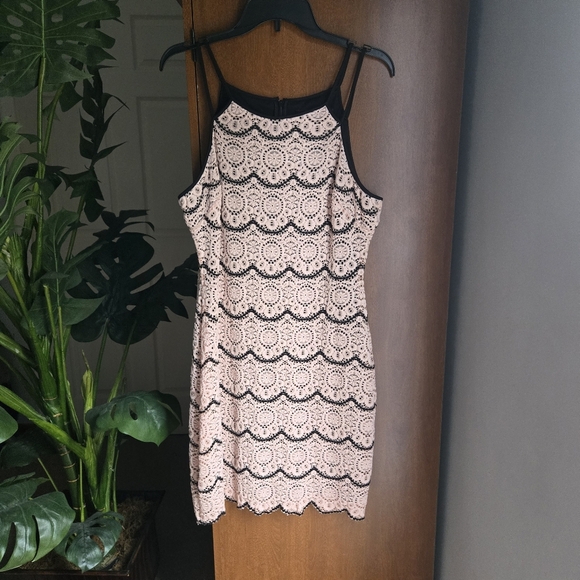 Guess Pink Intricate Lace Knitted Dress Over Black Liner Size 12 - Picture 1 of 5